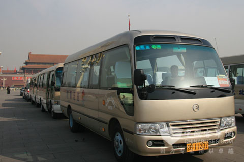 金旅考斯特服務(wù)全國兩會(huì)