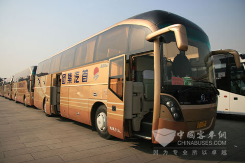 金旅考斯特服務(wù)全國兩會(huì)