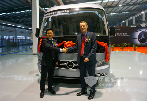浙江金港汽車(chē)發(fā)布奔馳底盤(pán)全新客車(chē)產(chǎn)品