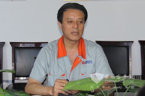 中通客車總經(jīng)理孫慶民先生接受記者采訪