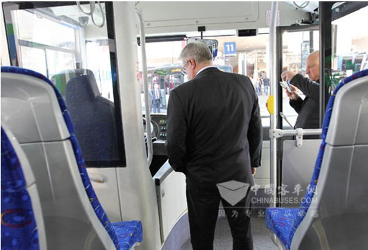 插電式混合動(dòng)力公交車--大金龍E12