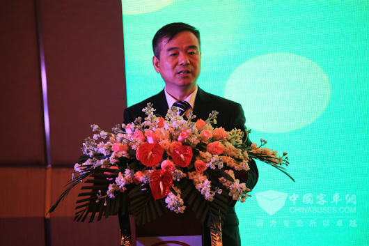 安凱客車黨委書記李永祥在“安凱美麗中國行”啟動(dòng)儀式上致辭