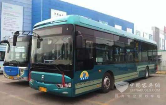 亞星客車空氣動(dòng)力公交車“驚艷”泉城 