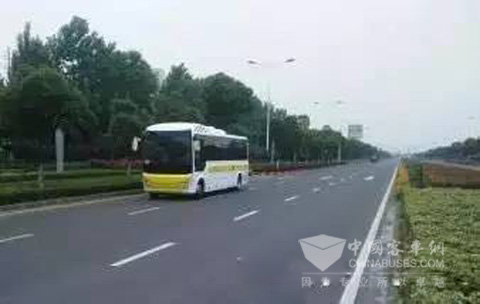 黃海EV6821EVC01純電動超級巴士在路試中