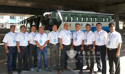 晨河旅游駕駛員隊(duì)伍精神飽滿為電影節(jié)服務(wù)