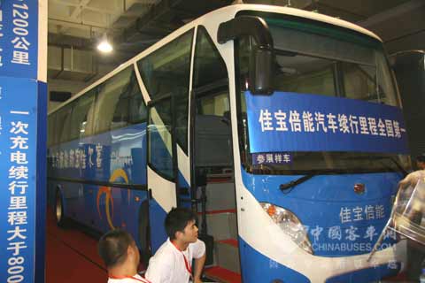 聲稱一次充電續(xù)航達1200公里的某純電動客車