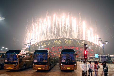 威武高大的金旅車隊