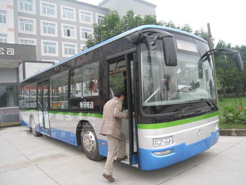 亮相西博會的野馬SQJ6111B1CH純電動客車
