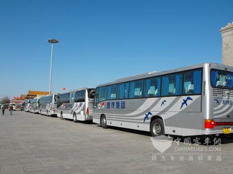 "英姿颯爽"的兩會客車