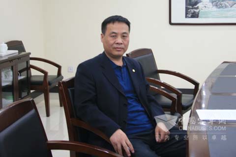 天津公交集團(tuán)技術(shù)處副處長(zhǎng)張有彬