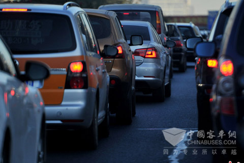 單雙號限行可以在一定程度上緩解大氣污染問題