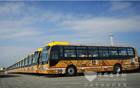 服務(wù)拉巴斯的大金龍公交車