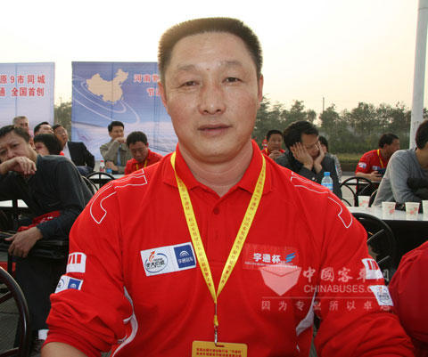 來自新疆客運(yùn)集團(tuán)奎屯分公司駕駛員段國忠接受客車網(wǎng)記者采訪