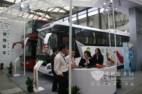 常隆客車展臺(tái)全貌