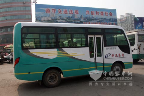 運(yùn)行中的中通客車車輛