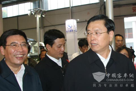 張德江親切詢問新能源發(fā)展情況