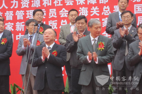 第一排(左1)重慶市人民政府黃奇帆市長 (左2)國家知識(shí)產(chǎn)權(quán)局田力普局長