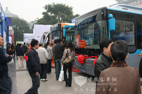 廣大市民參觀恒通新能源客車