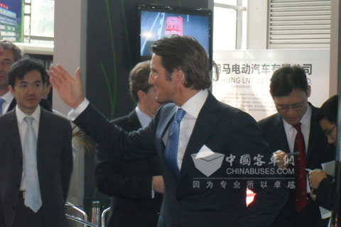 荷蘭王子參觀宇通世界電動大會展臺