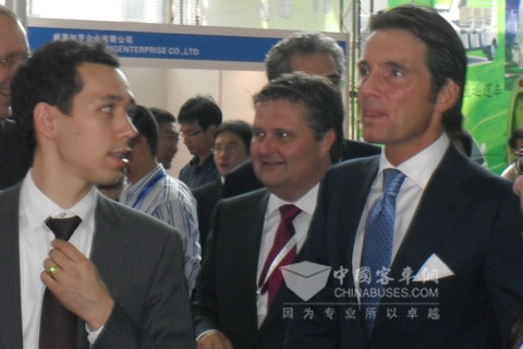 荷蘭王子參觀宇通世界電動大會展臺