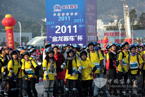 2011“金龍客車”杯廈門輪滑比賽成為年輕人展示活力的舞臺(tái)