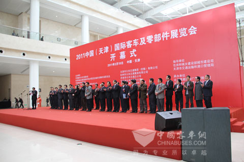 眾多嘉賓參加開(kāi)幕式