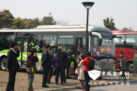 百路佳攜精品客車參選2011上?？蛙囌?>
                        </li>
                                                                                                                                                <li>
                            <img src=