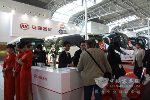 安凱展臺(tái)前人流涌動(dòng)