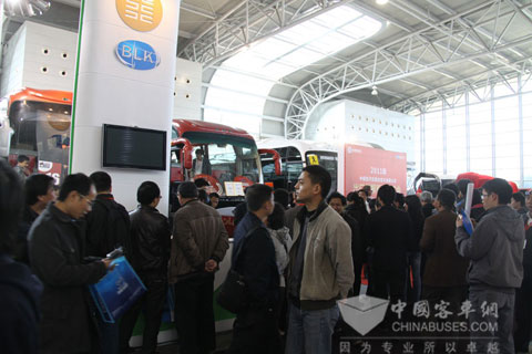 百路佳展臺前人山人海