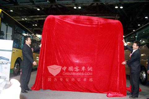 “掀開(kāi)蓋頭”