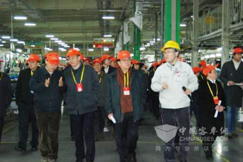 成都市全國人大代表、省人大代表視察四川一汽豐田 