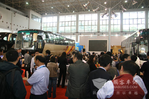 發(fā)布會現(xiàn)場人頭攢動