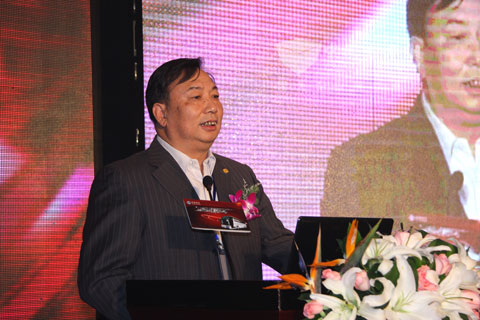 中國公路客車分會理事長鄒呼嘯熱情洋溢的講話