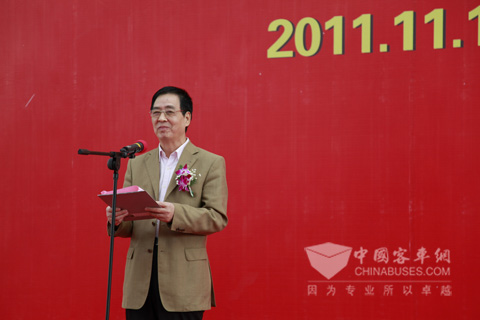 四川道路運(yùn)輸協(xié)會(huì)何云修會(huì)長(zhǎng)致辭