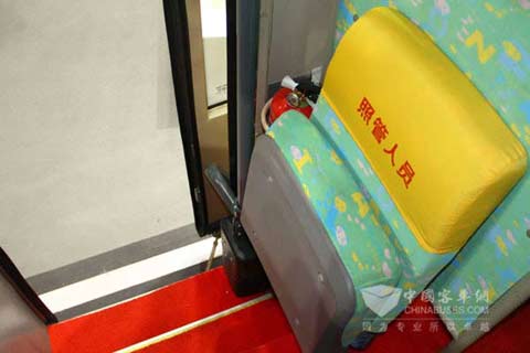 門口處的照管人員專座