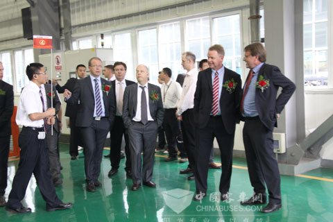 斯堪尼亞集團高層一行參觀海格生產(chǎn)車間