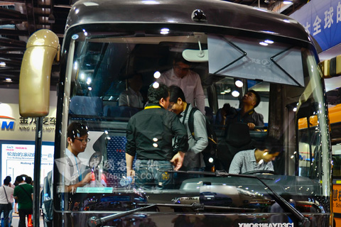 大金龍新一代時尚公路客車XMQ6115AY