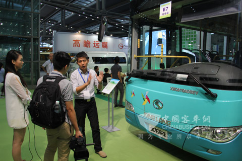 陳曉冰博士介紹大金龍6119新型純電動客車