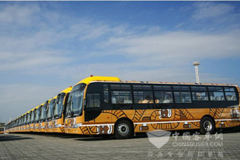 服務(wù)拉巴斯的大金龍公交車(chē)