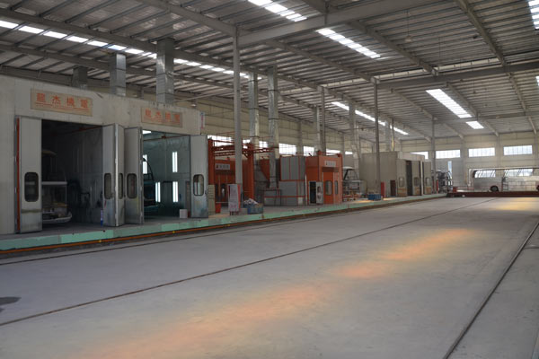 新龍馬客車車間圖片