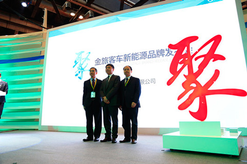 羅丹峰、彭東慶、賴志藝為“聚”亮燈