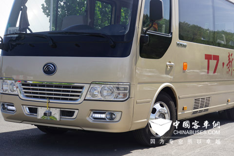 宇通T7車頭裝配測速儀，極速即時速度與加速時間。