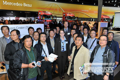 韓國(guó)代表團(tuán)：全北汽車研究院在戴姆勒客車展臺(tái)