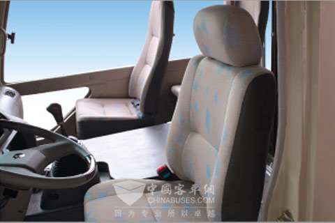 金龍客車(chē)XMQ6706NE3