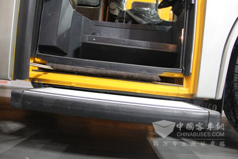 南京依維柯寶迪A42小學生專業(yè)校車