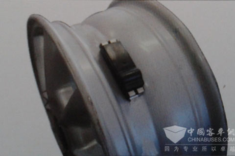 胎壓監(jiān)測傳感器（選配）