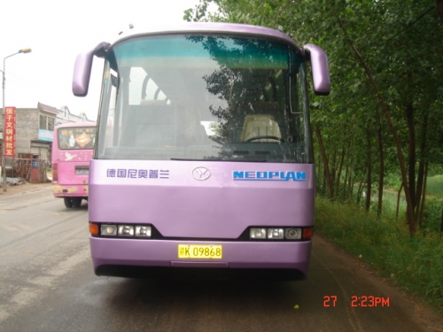 低價(jià)出售02年8成新尼奧普蘭JNP6125A旅游車，座位47座，車況特好