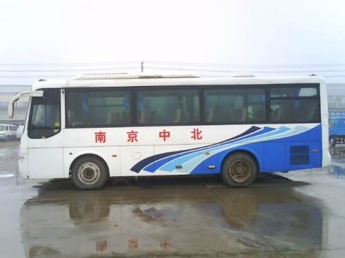 出售05年30座客車