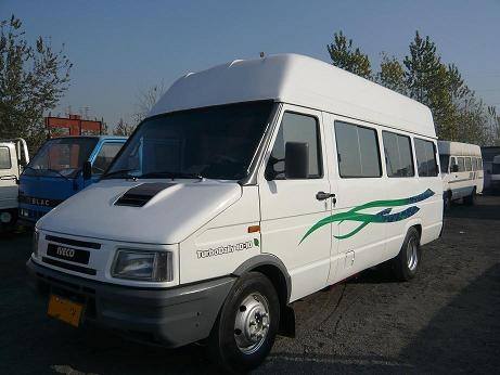 出售2003年17座新款依維柯2臺