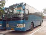 有3臺(tái)金旅客車，2臺(tái)03年12月41座，1臺(tái)03年4月，47座